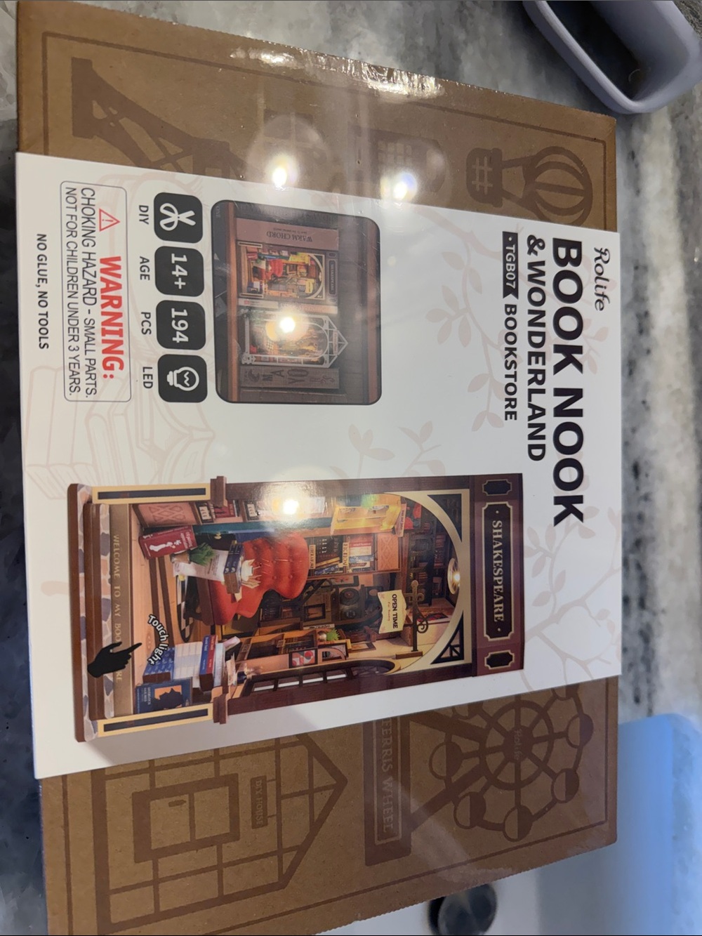 Book Nook & Wonderland Shakespeare Bookstore LED Miniature - Brown and Red